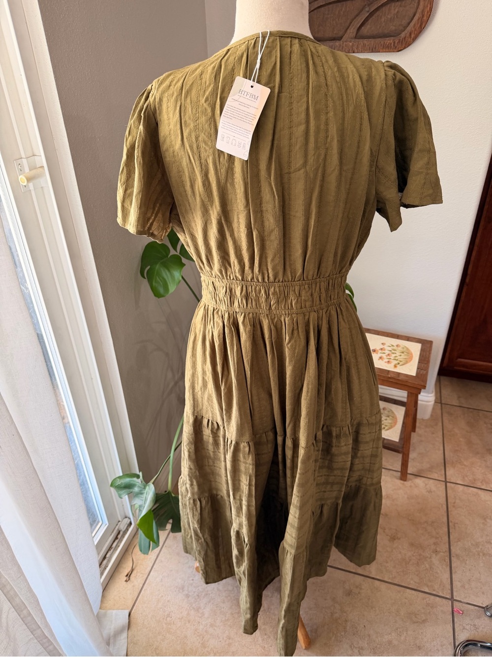BTFBM Olive Green Tiered Midi Dress NWT Large - Picture 3 of 5